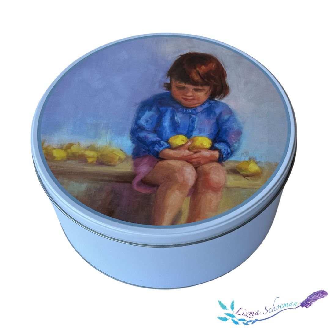 GIRL WITH LEMONS Round Tin
